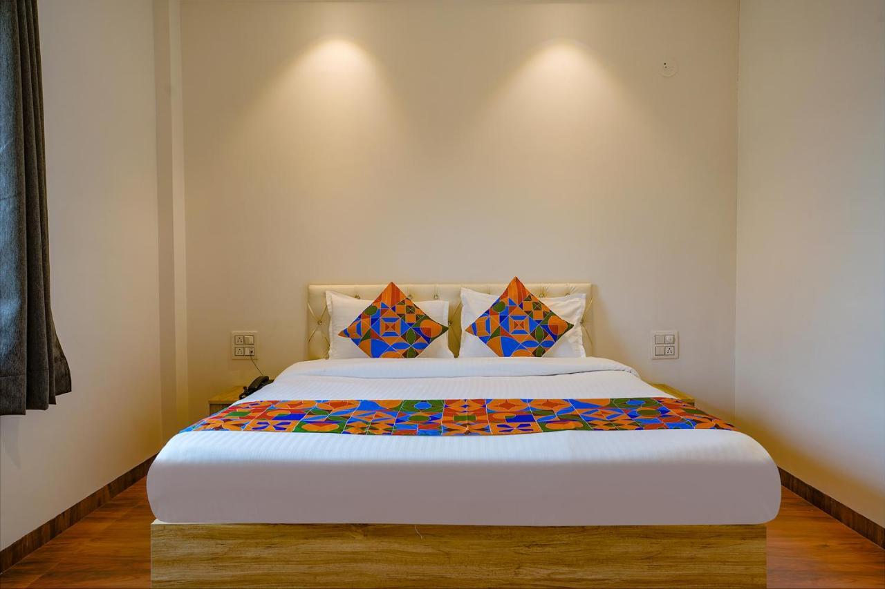 Collection O Hotel Farmaish Garden Chinchvad Εξωτερικό φωτογραφία
